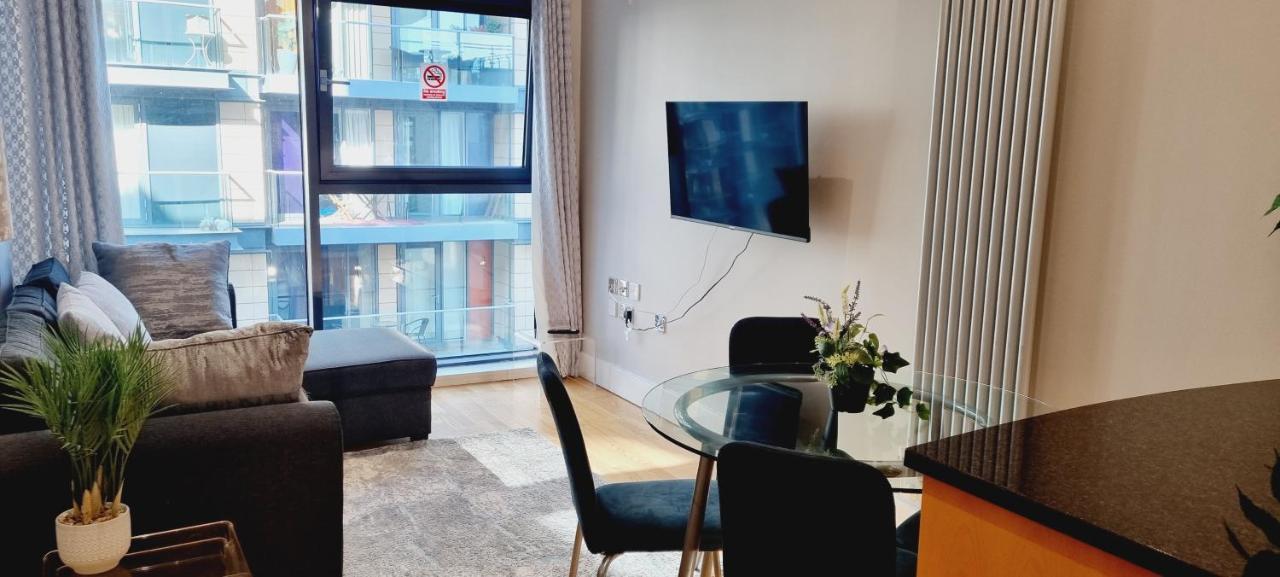 Luxury Waterside Apartment Canary Wharf ロンドン エクステリア 写真